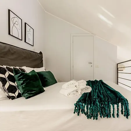 Centro Vicolo Fiori - Modern Split-Level Apartment Διαμέρισμα