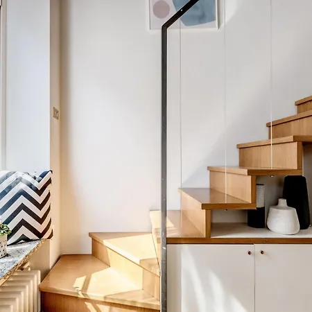 Διαμέρισμα Centro Vicolo Fiori - Modern Split-Level Apartment Μιλάνο
