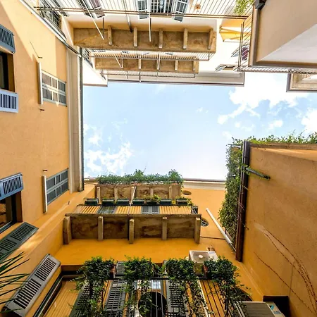 Διαμέρισμα Centro Vicolo Fiori - Modern Split-Level Apartment *