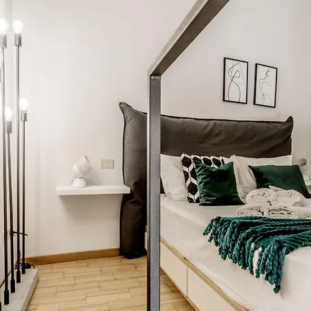 Διαμέρισμα Centro Vicolo Fiori - Modern Split-Level Apartment Μιλάνο